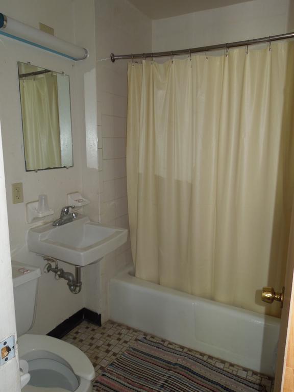 Lees Motel Edison Room photo